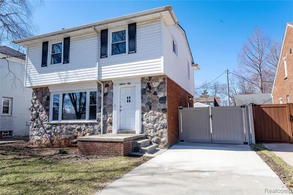 $314,900 | 1850 21st Street, Wyandotte, MI 48192