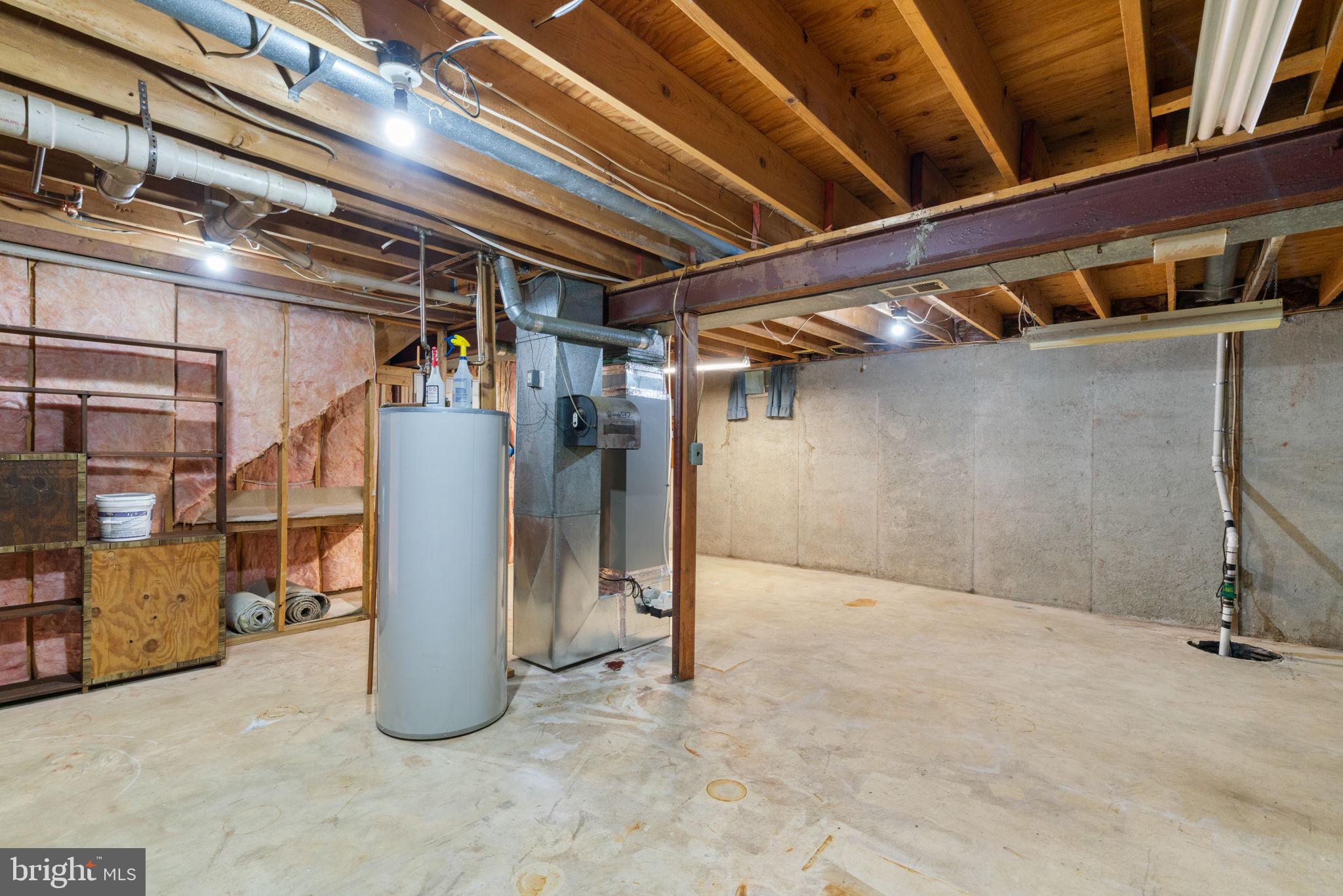 4084 Braxton Road Chantilly, VA 20151 - Photo 36 of 46 Stotage and utility room