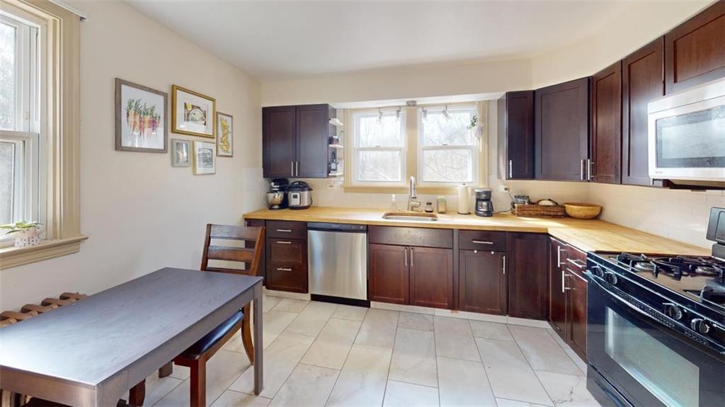 568 Lougeay Road Pittsburgh, PA 15235 - Photo 16 of 30 Kitchen