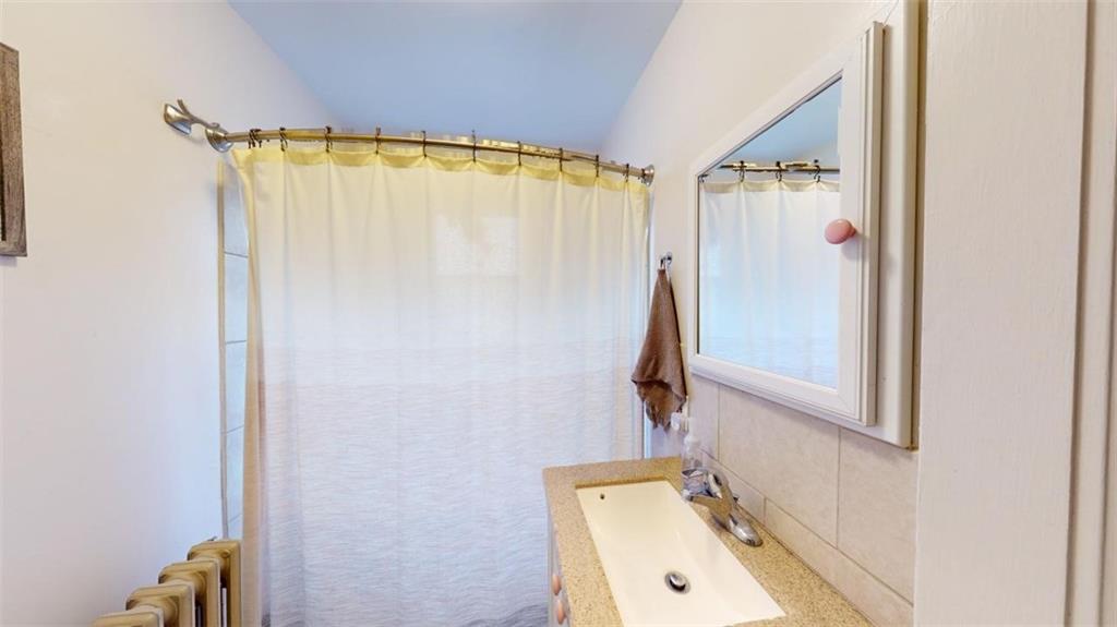 568 Lougeay Road Pittsburgh, PA 15235 - Photo 28 of 30 Full bathroom