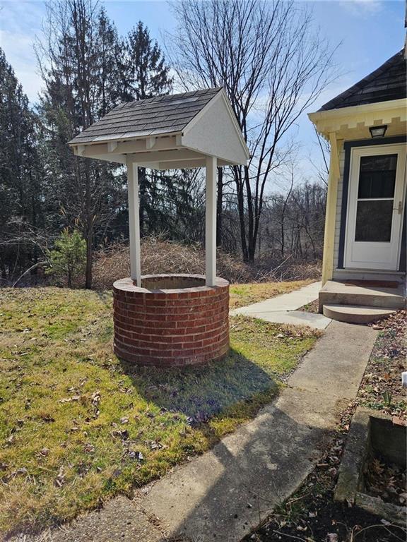 568 Lougeay Road Pittsburgh, PA 15235 - Photo 4 of 30 Gallery Image 4