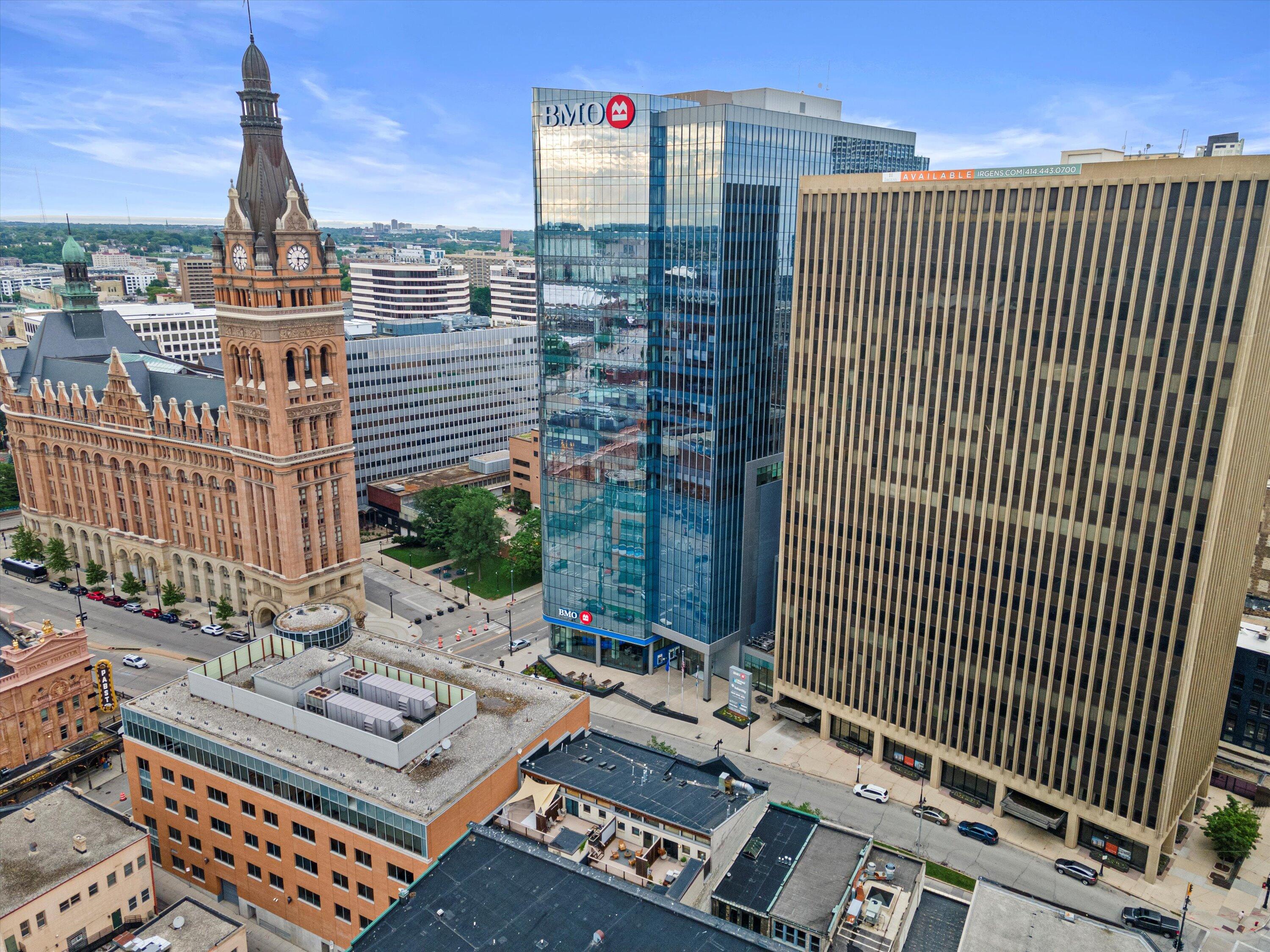 773 North Water Street, Unit 34 Milwaukee, WI 53202 - Photo 24 of 28 Milwaukee Skyline