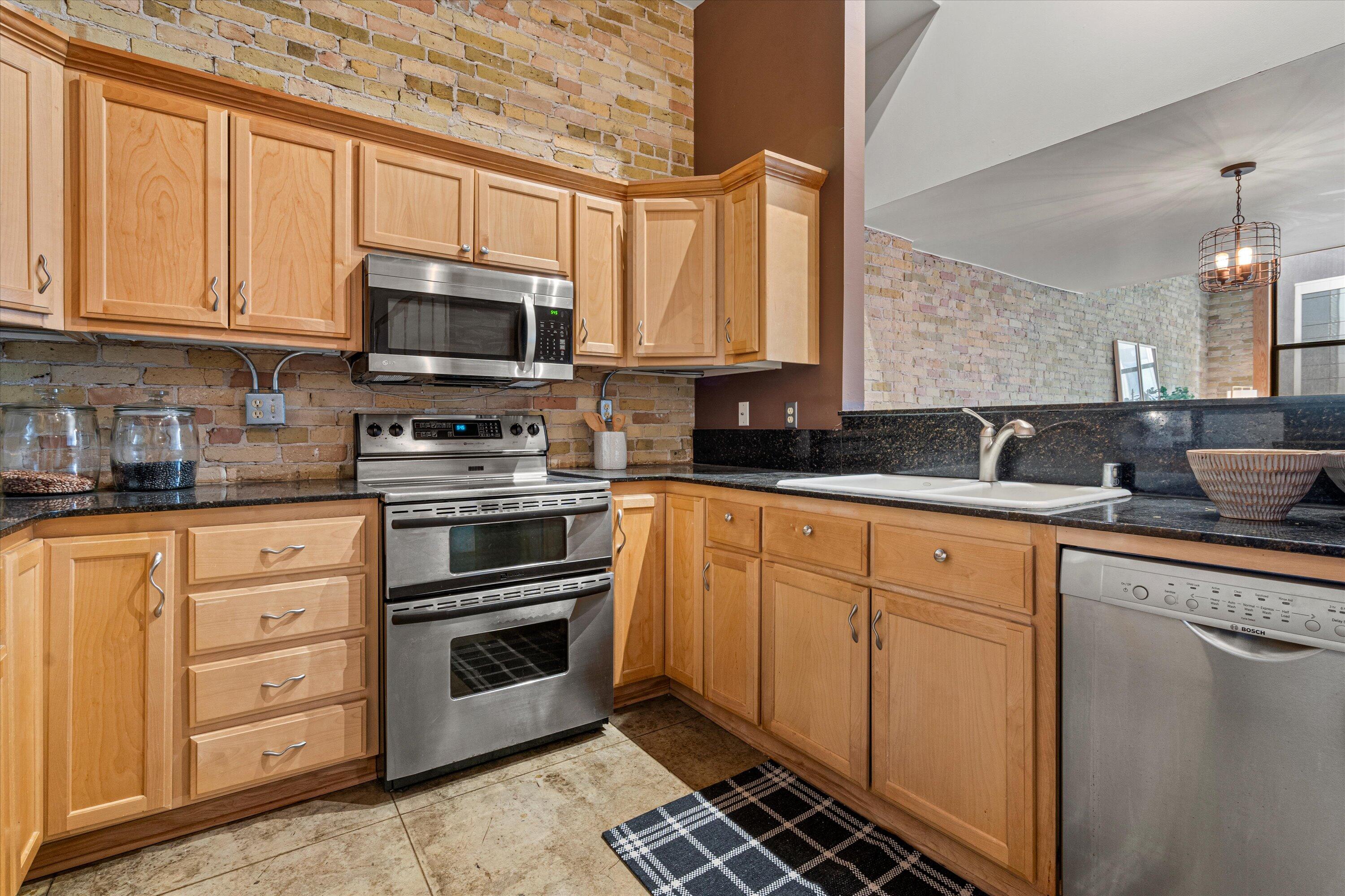 773 North Water Street, Unit 34 Milwaukee, WI 53202 - Photo 7 of 28 Kitchen