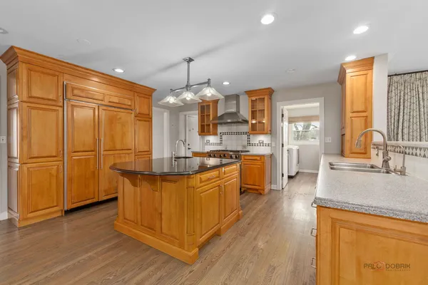 $675,000 | 2326 West Weathersfield Way, Schaumburg, IL 60193