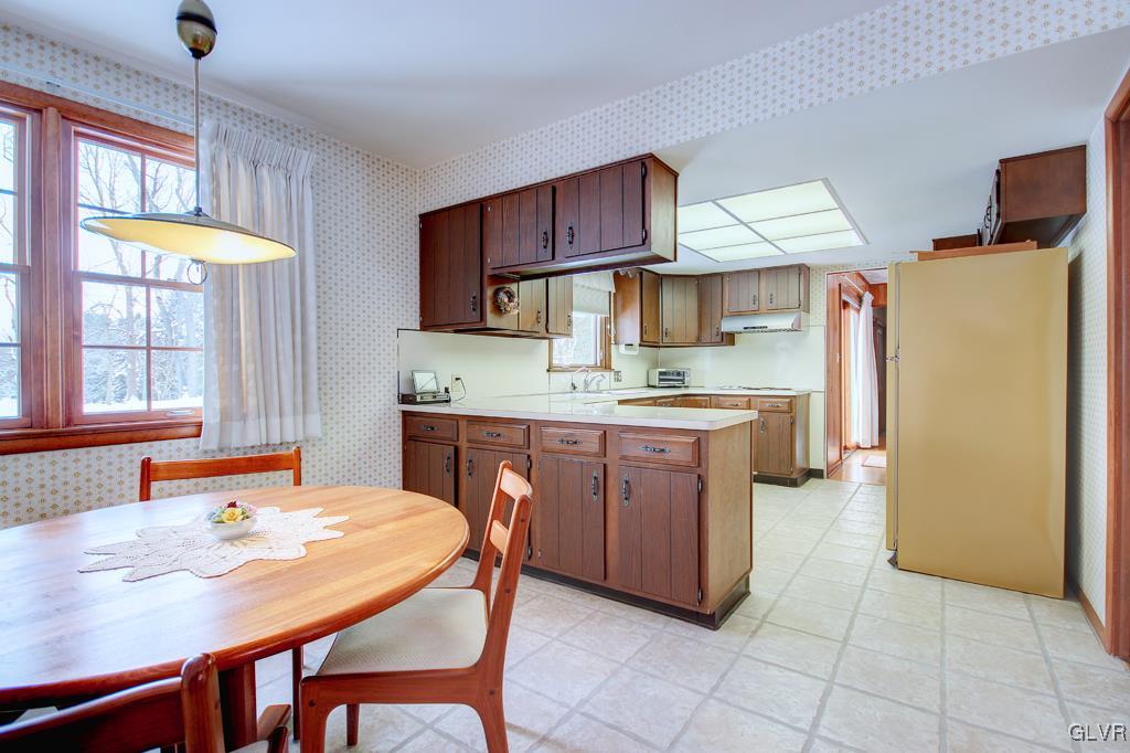 767 Yorkshire Road Bethlehem, PA 18017 - Photo 7 of 27 Open to Breakfast Area