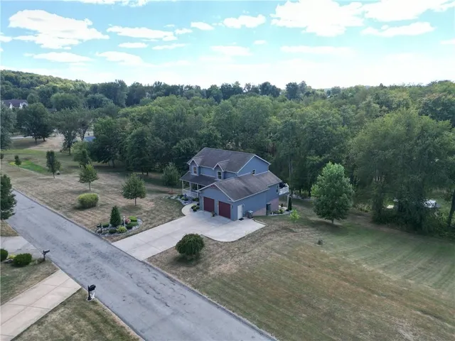 a picture of a black and white photo