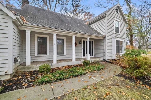 $349,500 | 4203 Oak Grove Drive, Valparaiso, IN 46383