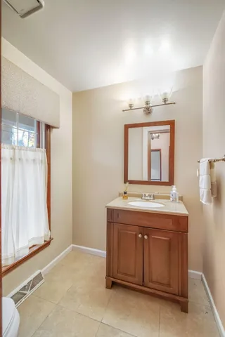 $349,500 | 4203 Oak Grove Drive, Valparaiso, IN 46383