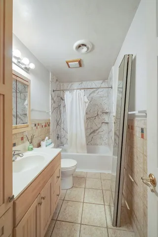 $349,500 | 4203 Oak Grove Drive, Valparaiso, IN 46383