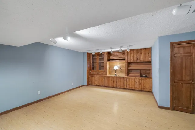 $349,500 | 4203 Oak Grove Drive, Valparaiso, IN 46383