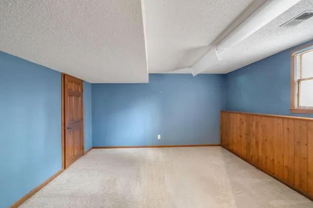 $349,500 | 4203 Oak Grove Drive, Valparaiso, IN 46383