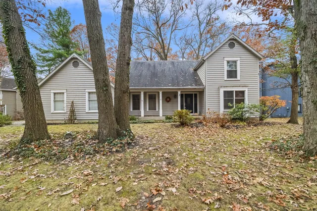 $349,500 | 4203 Oak Grove Drive, Valparaiso, IN 46383