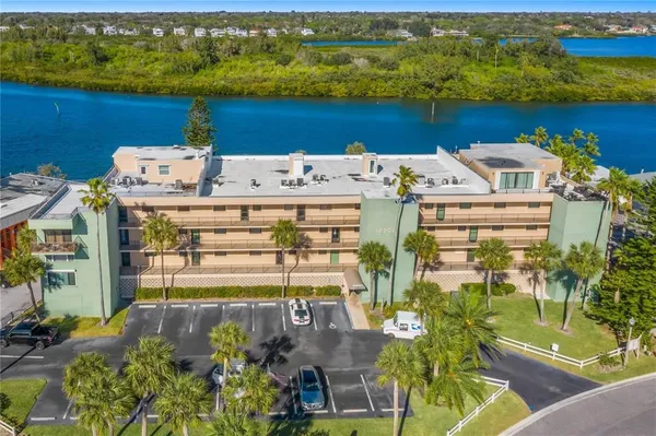 $2,395 | 18201 Gulf Boulevard, Unit 205, Redington Shores, FL 33708