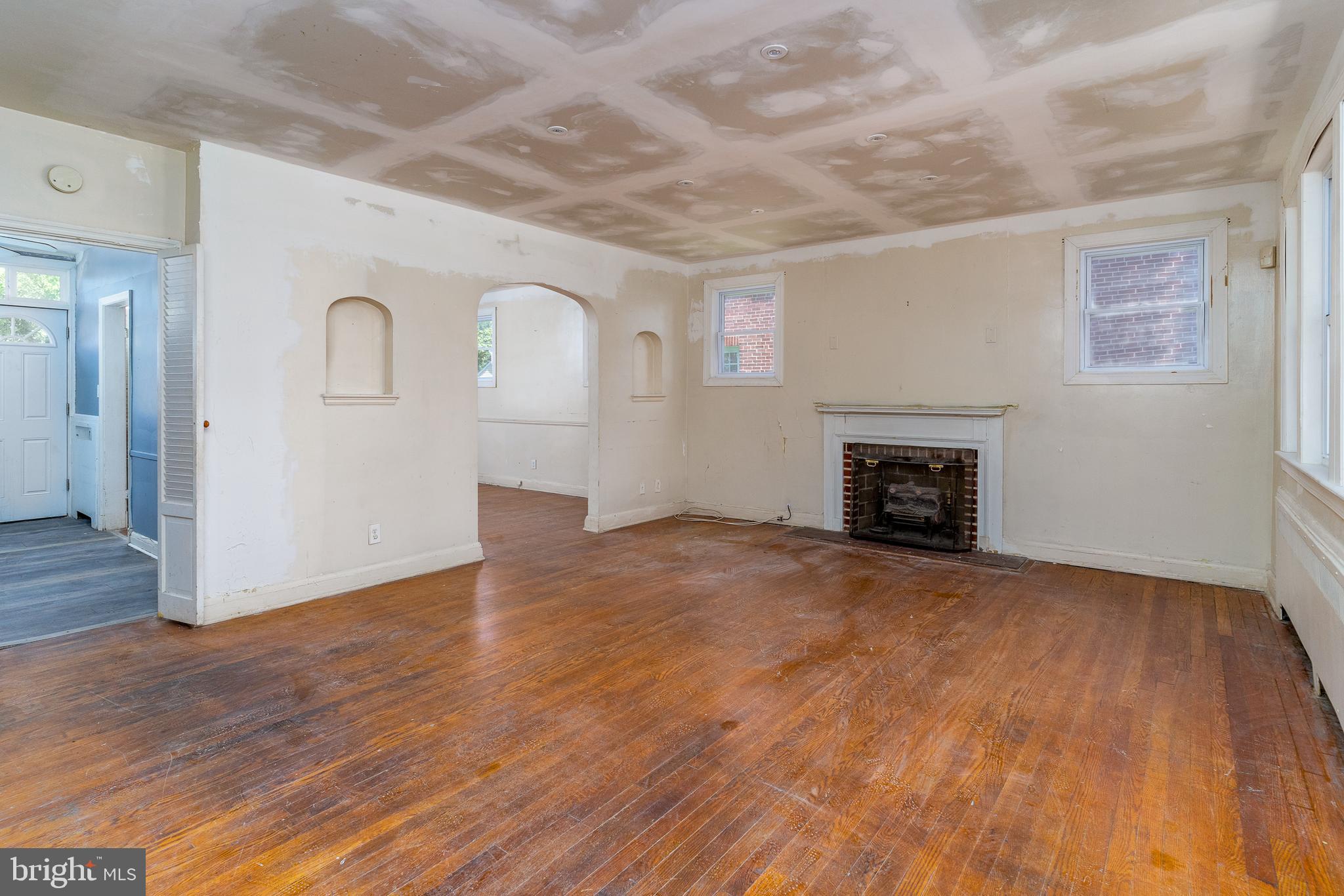 3526 White Chapel Road Baltimore, MD 21215 - Photo 6 of 30 Foyer View to Living Room