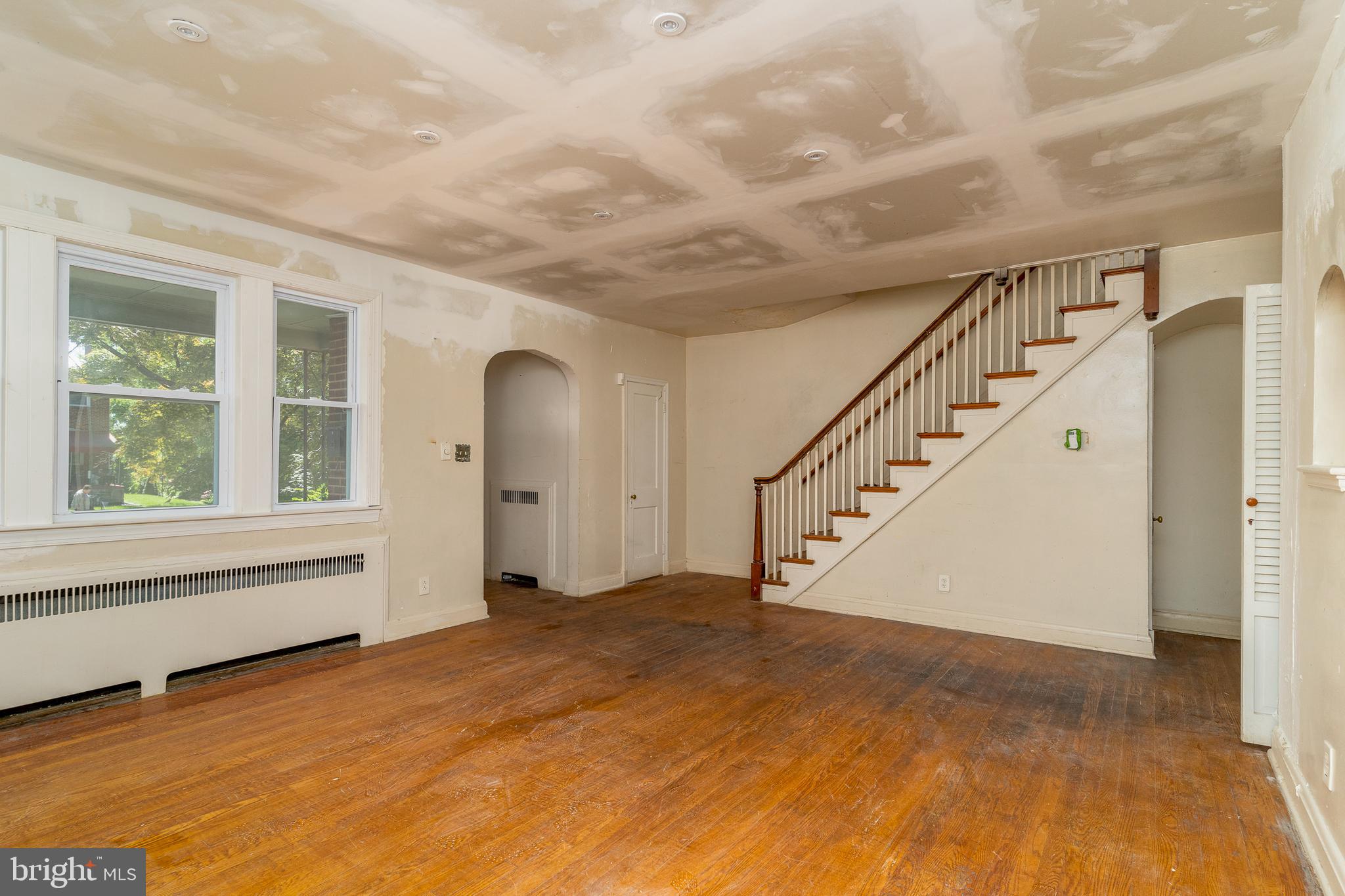3526 White Chapel Road Baltimore, MD 21215 - Photo 7 of 30 Living Room