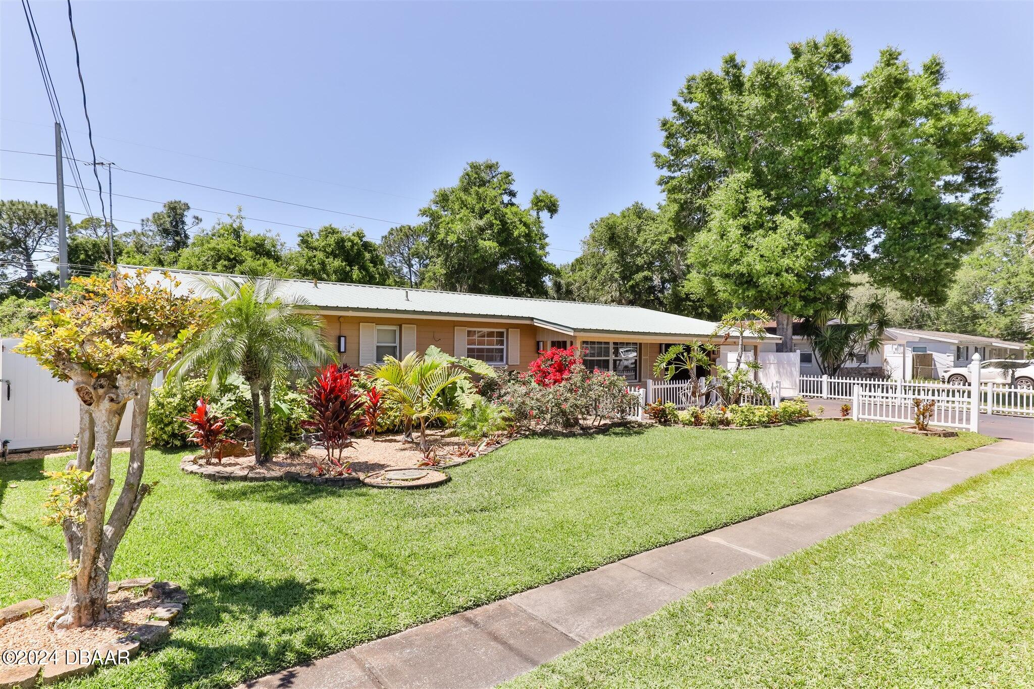2192 Nottingham Road South Daytona, FL 32119 - Photo 3 of 43 Lucious Lamdscape