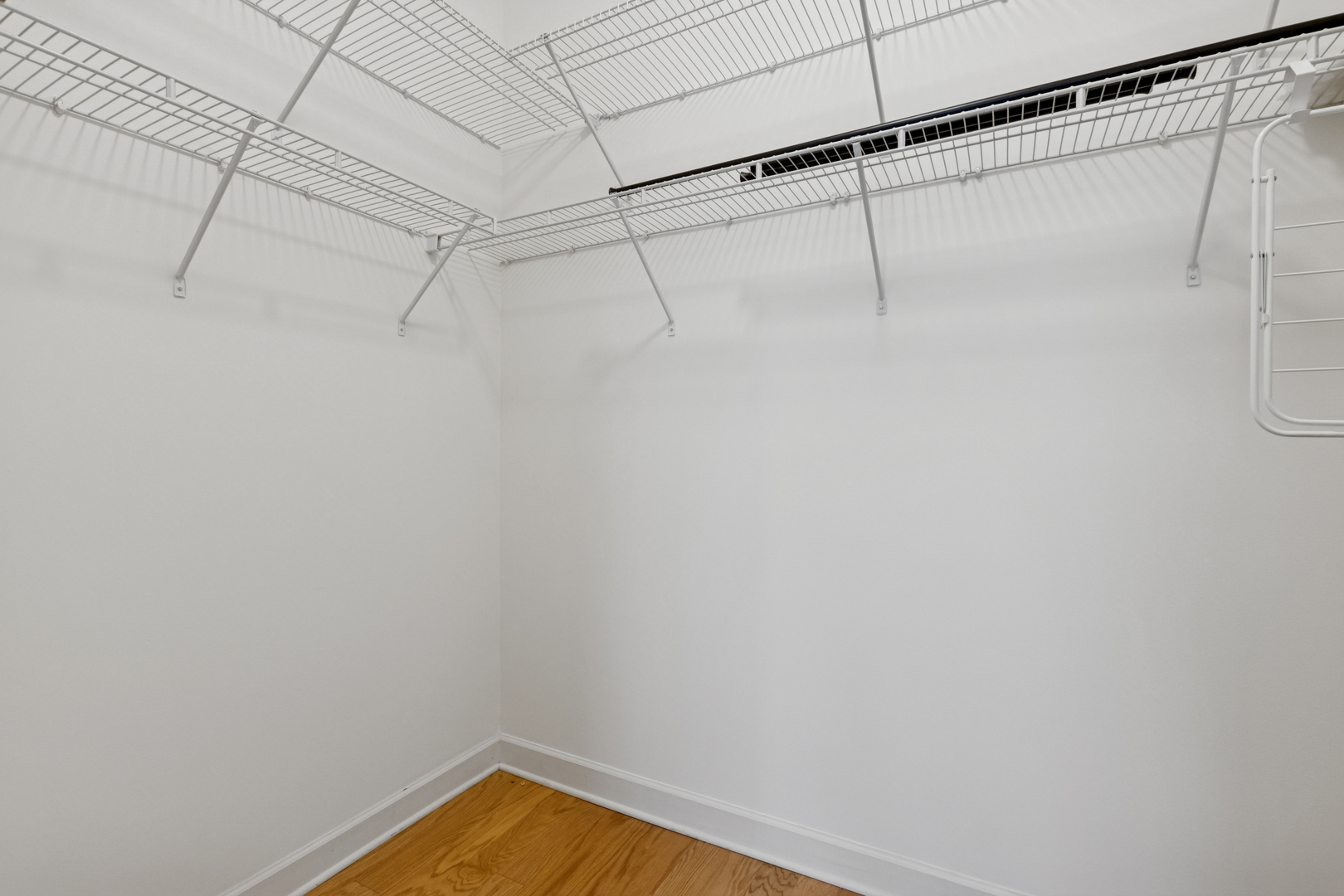 1400 South Michigan Avenue, Unit 1708 Chicago, IL 60605 - Photo 14 of 20 a view of a small room