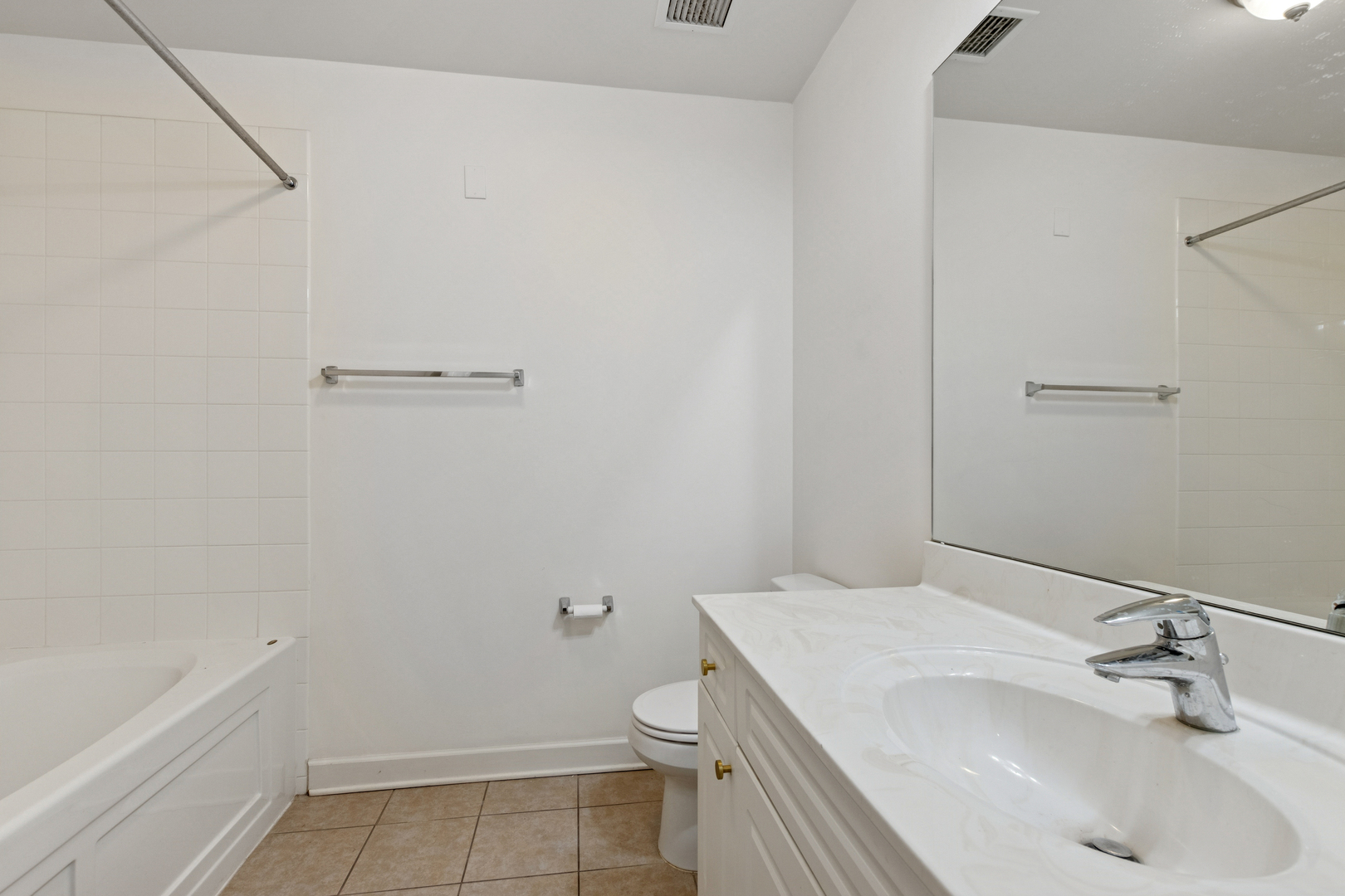 1400 South Michigan Avenue, Unit 1708 Chicago, IL 60605 - Photo 15 of 20 a bathroom with a sink a toilet and shower