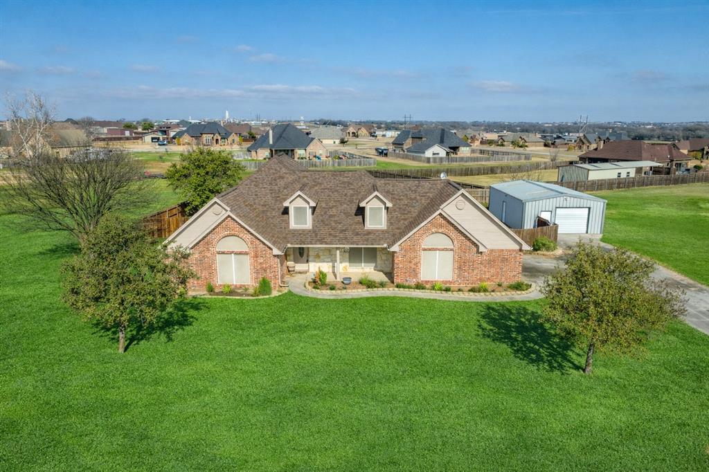 3 bedroom, 2.5 bath home on 1.5 acres