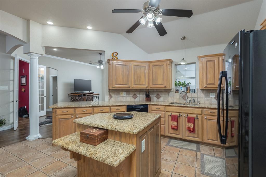 257 Reatta Drive Decatur, TX 76234 - Photo 15 of 39 a kitchen with stainless steel appliances granite countertop a sink stove and refrigerator