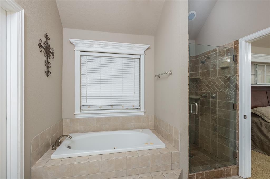 257 Reatta Drive Decatur, TX 76234 - Photo 25 of 39 a bathroom with a bathtub and shower
