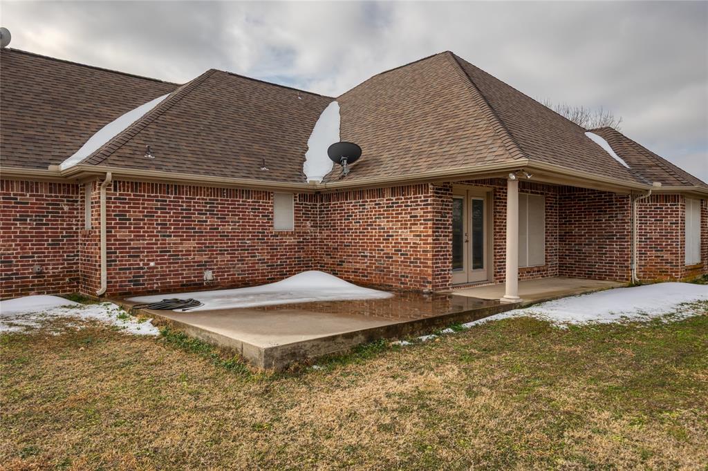 257 Reatta Drive Decatur, TX 76234 - Photo 33 of 39 a backyard of a house