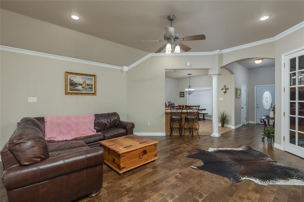 257 Reatta Drive Decatur, TX 76234 - Photo 9 of 39 a living room with furniture and kitchen view