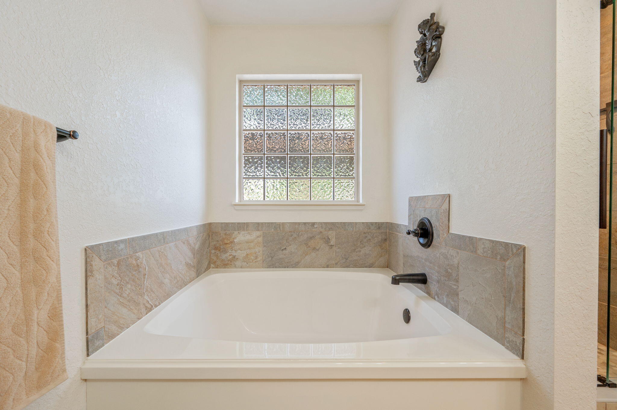 4216 Painter Branch Road Crestview, FL 32539 - Photo 25 of 38 Garden Tub