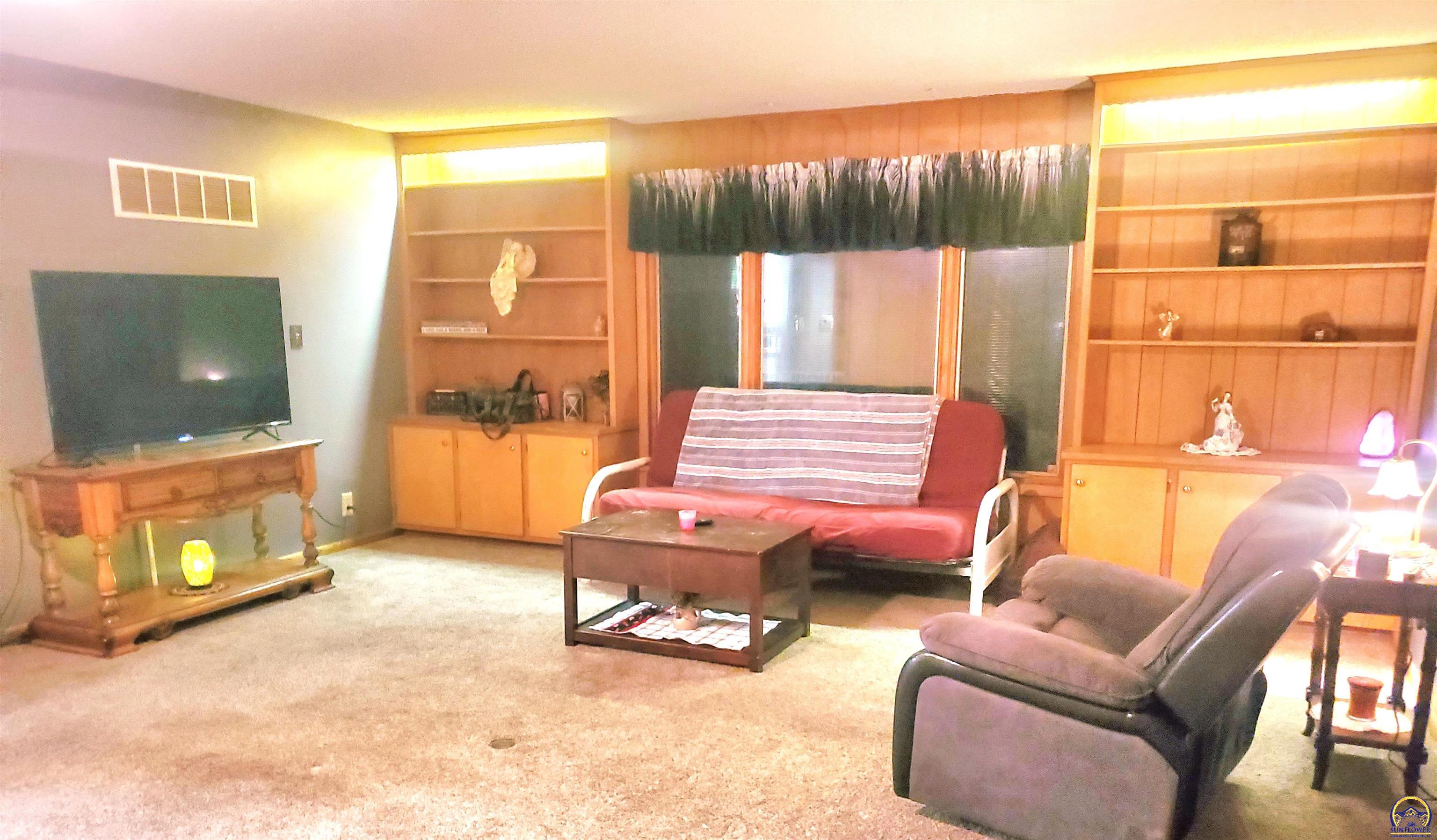 3317 Northwest Rochester Road Topeka, KS 66617 - Photo 8 of 22