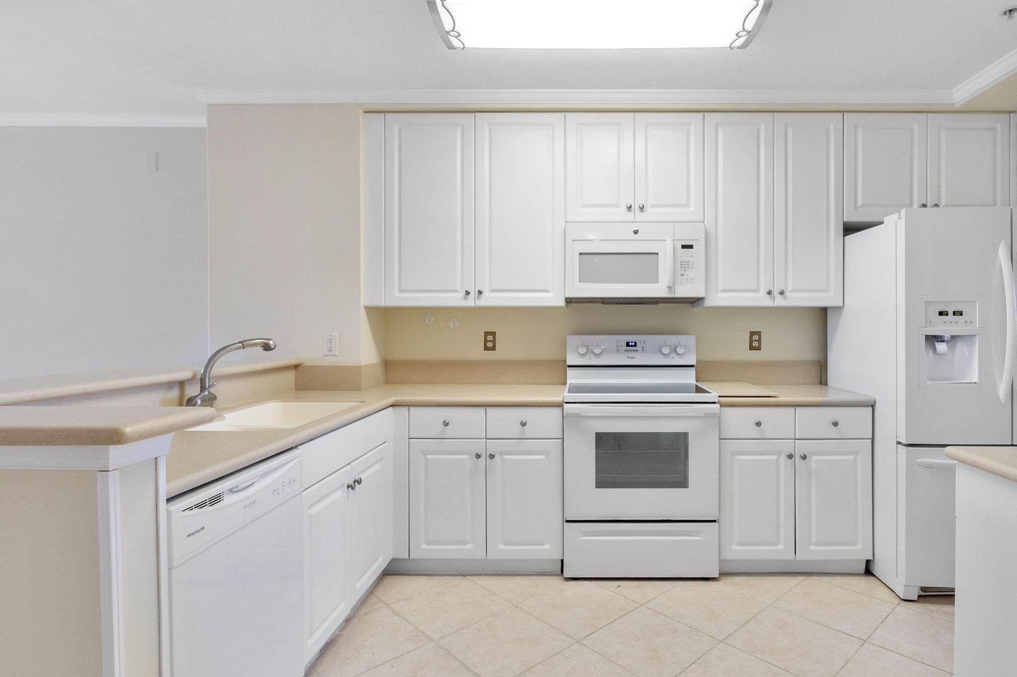 22703 Camino Del Mar, Unit 54 Boca Raton, FL 33433 - Photo 3 of 29 CZ4A1012