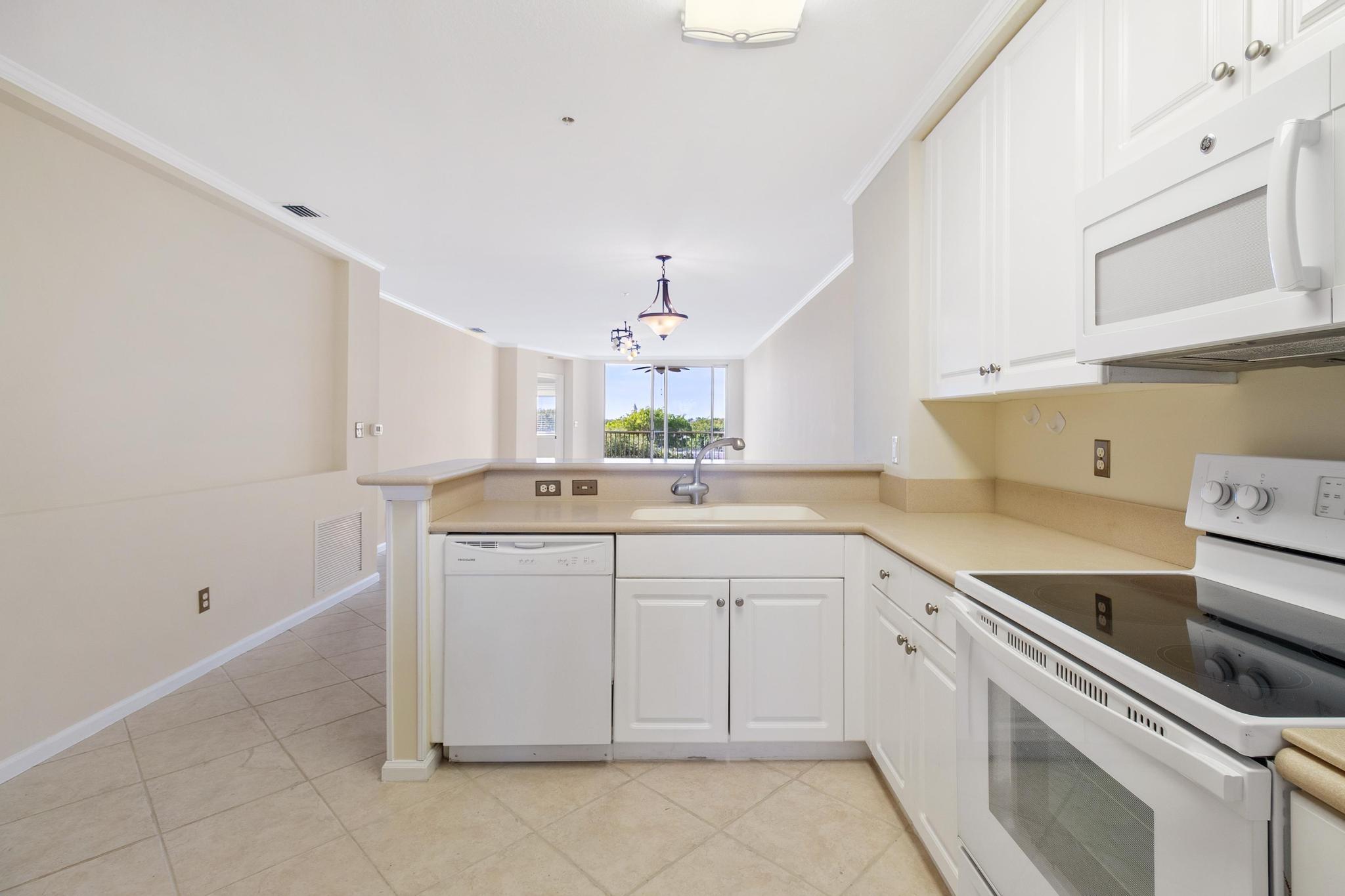22703 Camino Del Mar, Unit 54 Boca Raton, FL 33433 - Photo 4 of 29 CZ4A1024