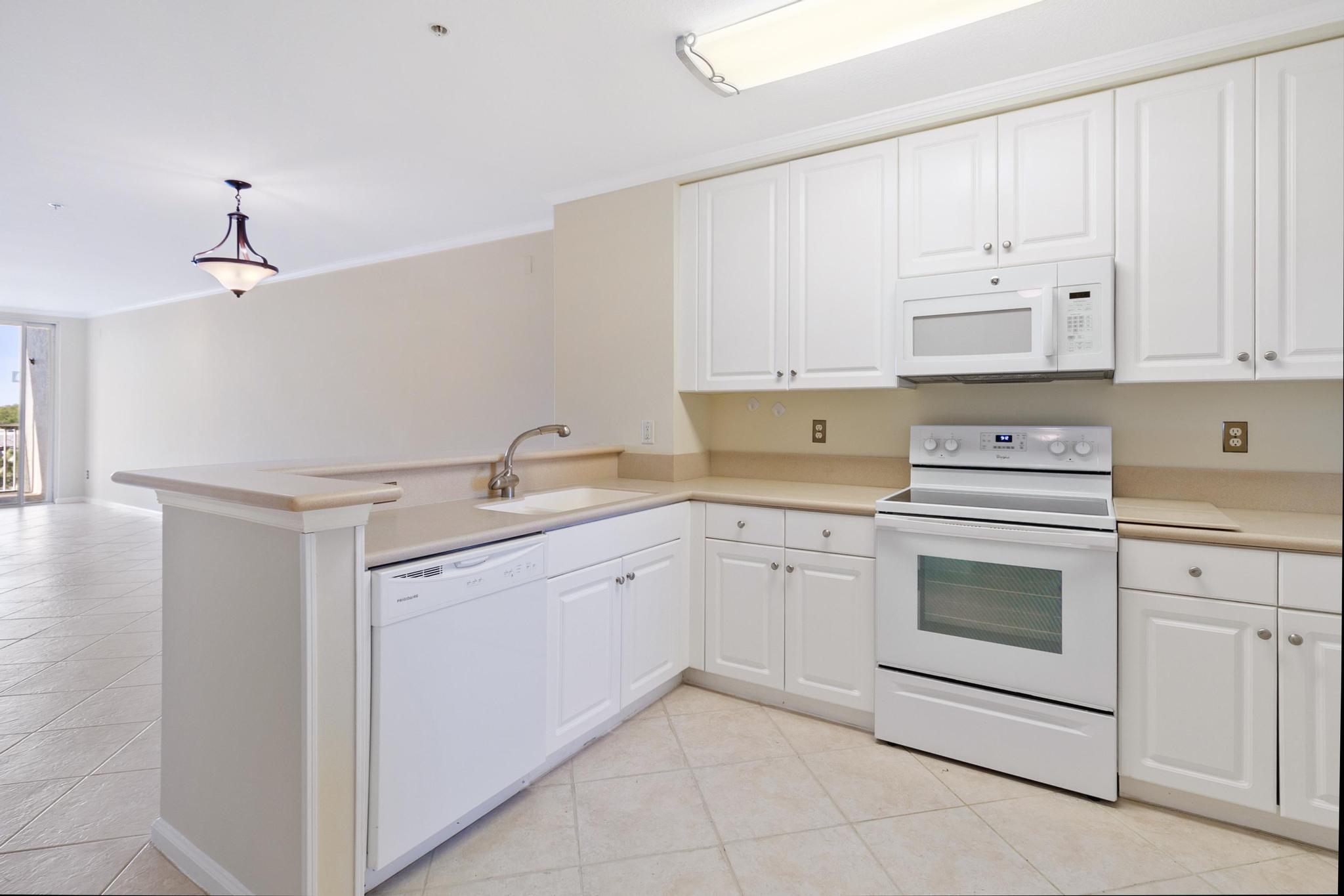 22703 Camino Del Mar, Unit 54 Boca Raton, FL 33433 - Photo 6 of 29 CZ4A1019