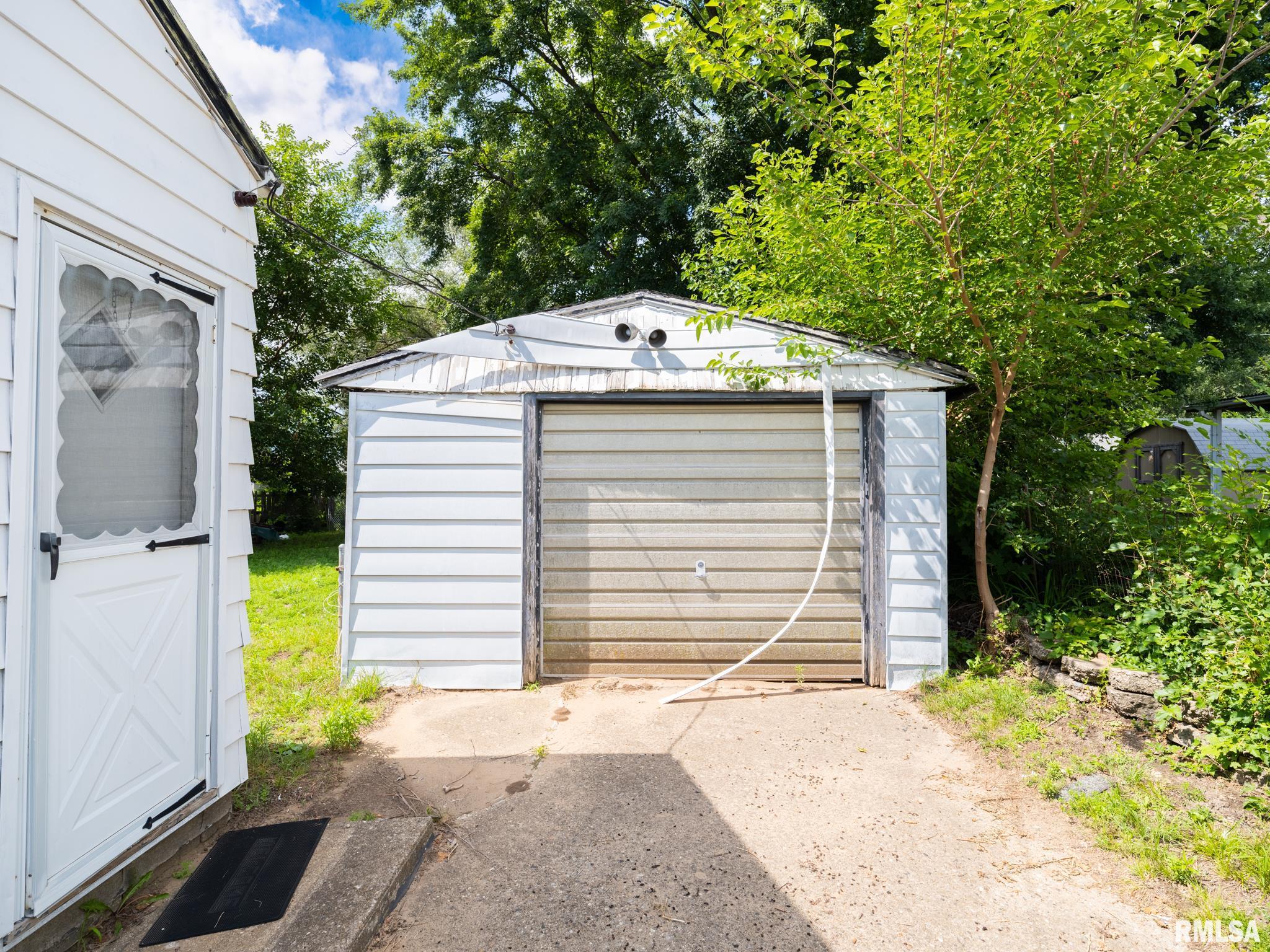 1405 Chestnut Street Pekin, IL 61554 - Photo 4 of 22