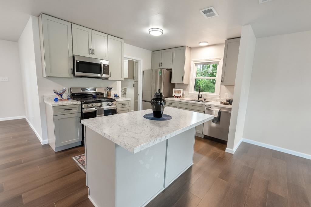 554 Stuart Street Daphne, AL 36526 - Photo 33 of 49 Kitchen