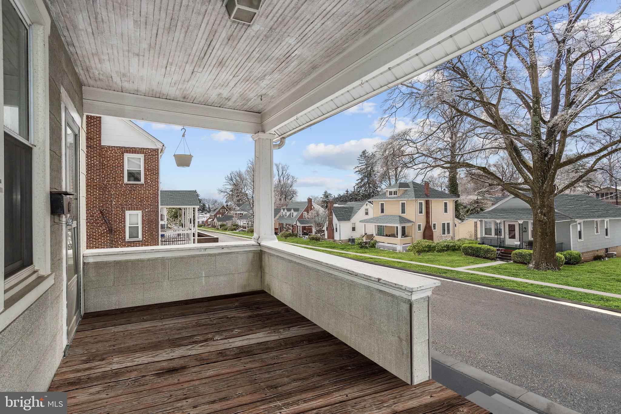 649 Coleraine Road Baltimore, MD 21229 - Photo 2 of 29 Front Porch
