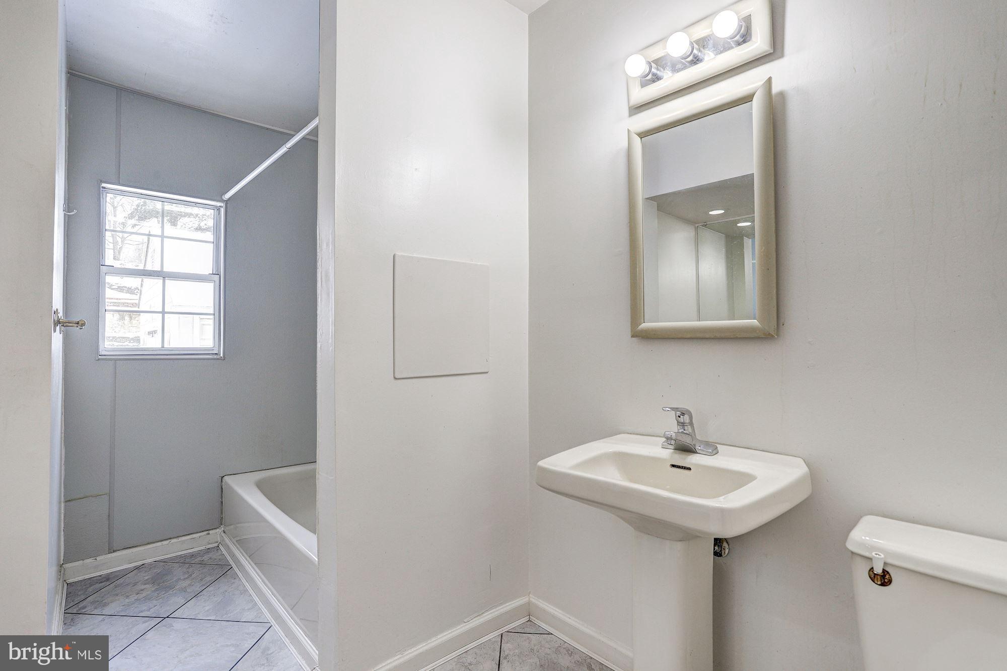 649 Coleraine Road Baltimore, MD 21229 - Photo 15 of 29 Bath