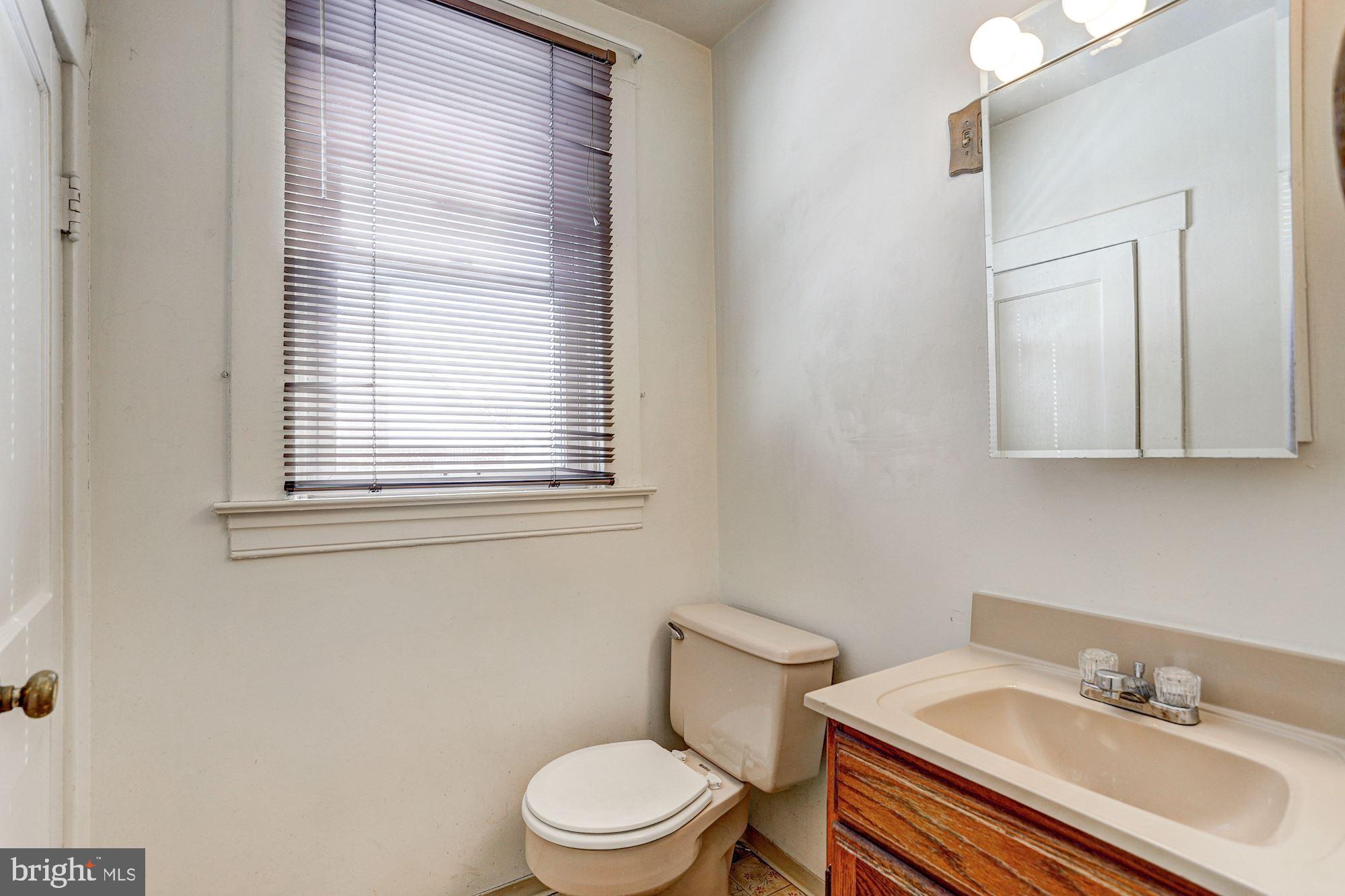 649 Coleraine Road Baltimore, MD 21229 - Photo 22 of 29 Bath