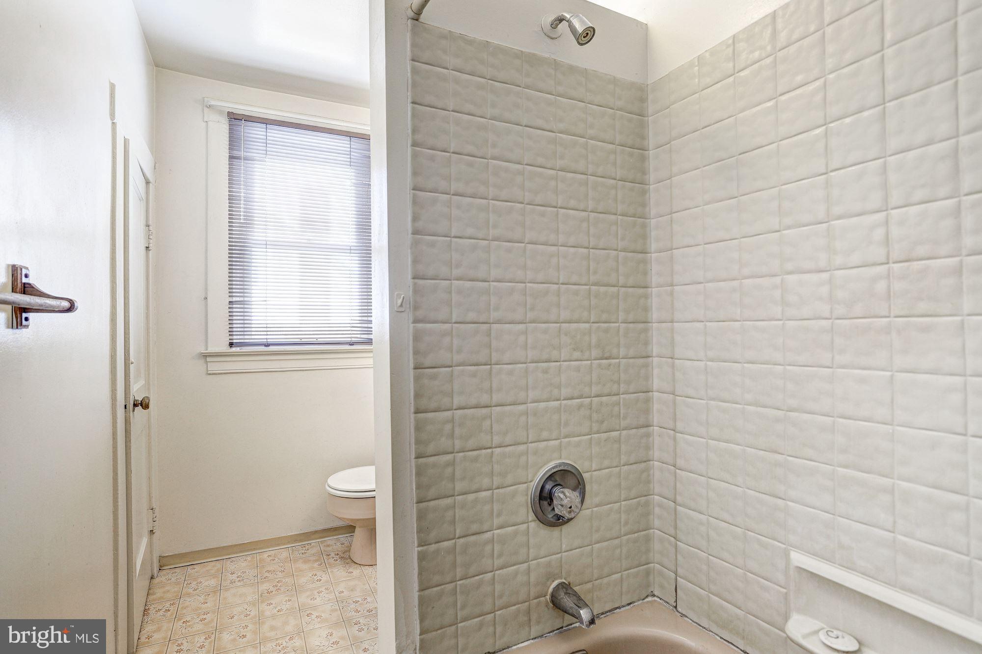 649 Coleraine Road Baltimore, MD 21229 - Photo 23 of 29 Bath