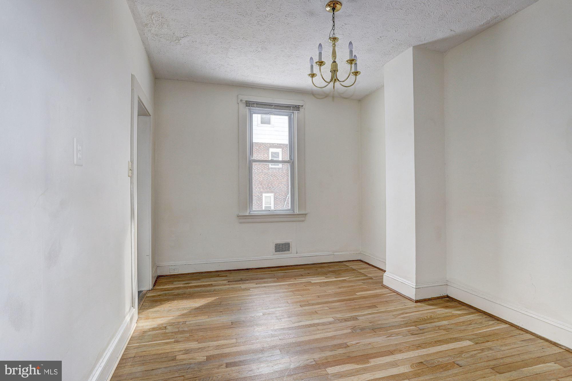 649 Coleraine Road Baltimore, MD 21229 - Photo 8 of 29 Dining Room