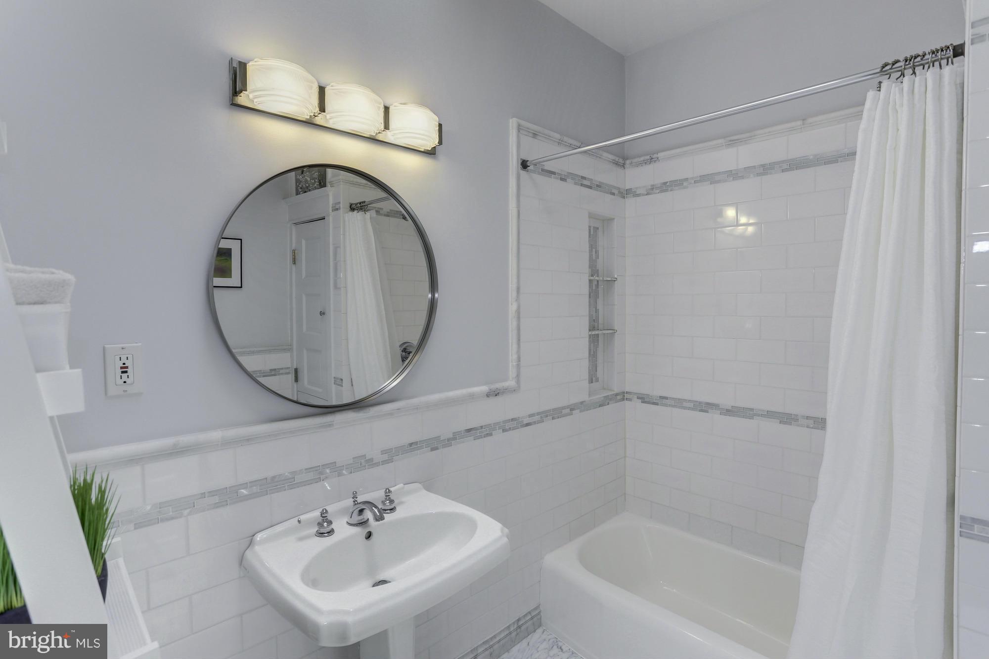 912 G Street Southeast Washington, DC 20003 - Photo 20 of 28 Bath