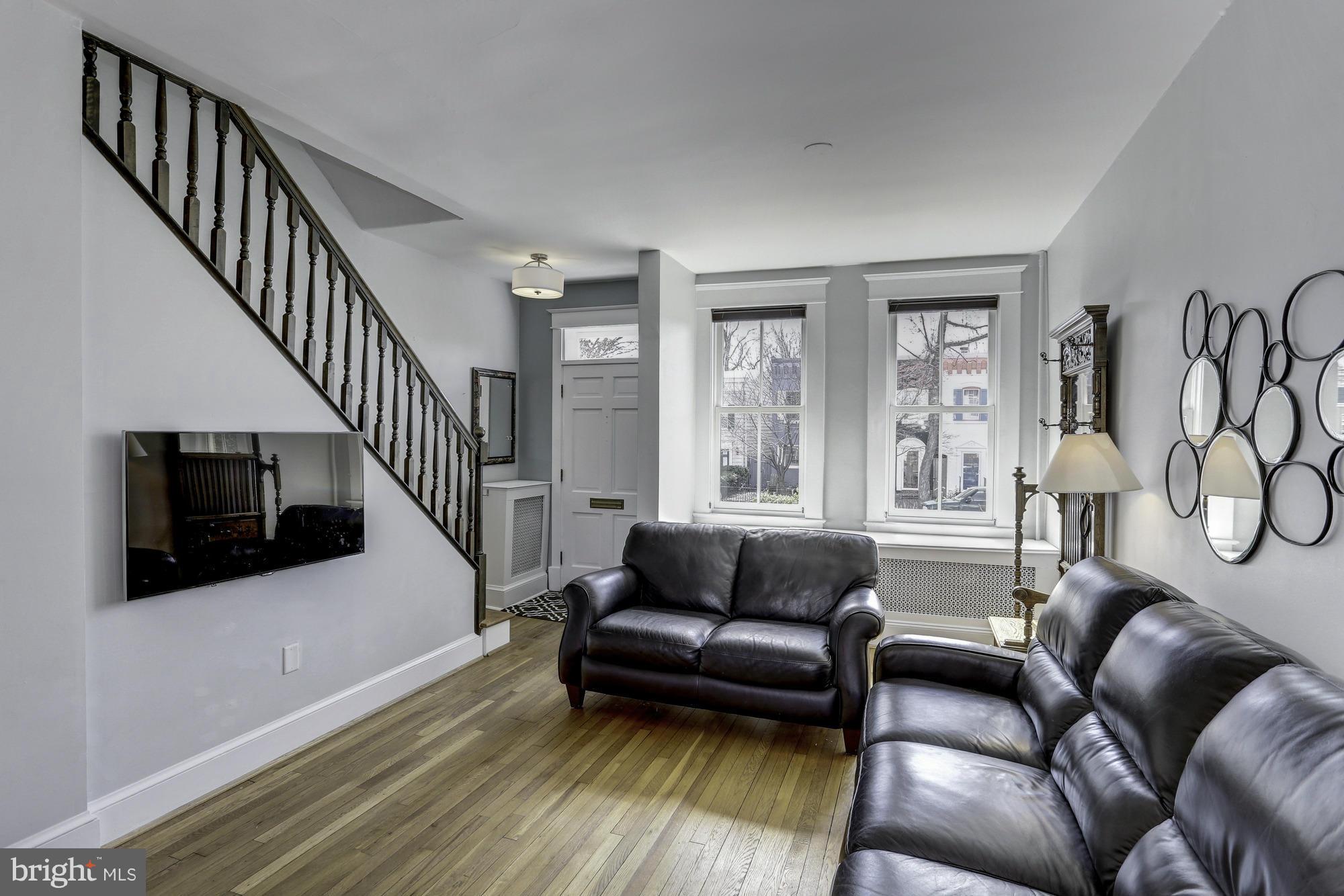 912 G Street Southeast Washington, DC 20003 - Photo 3 of 28 Living Room