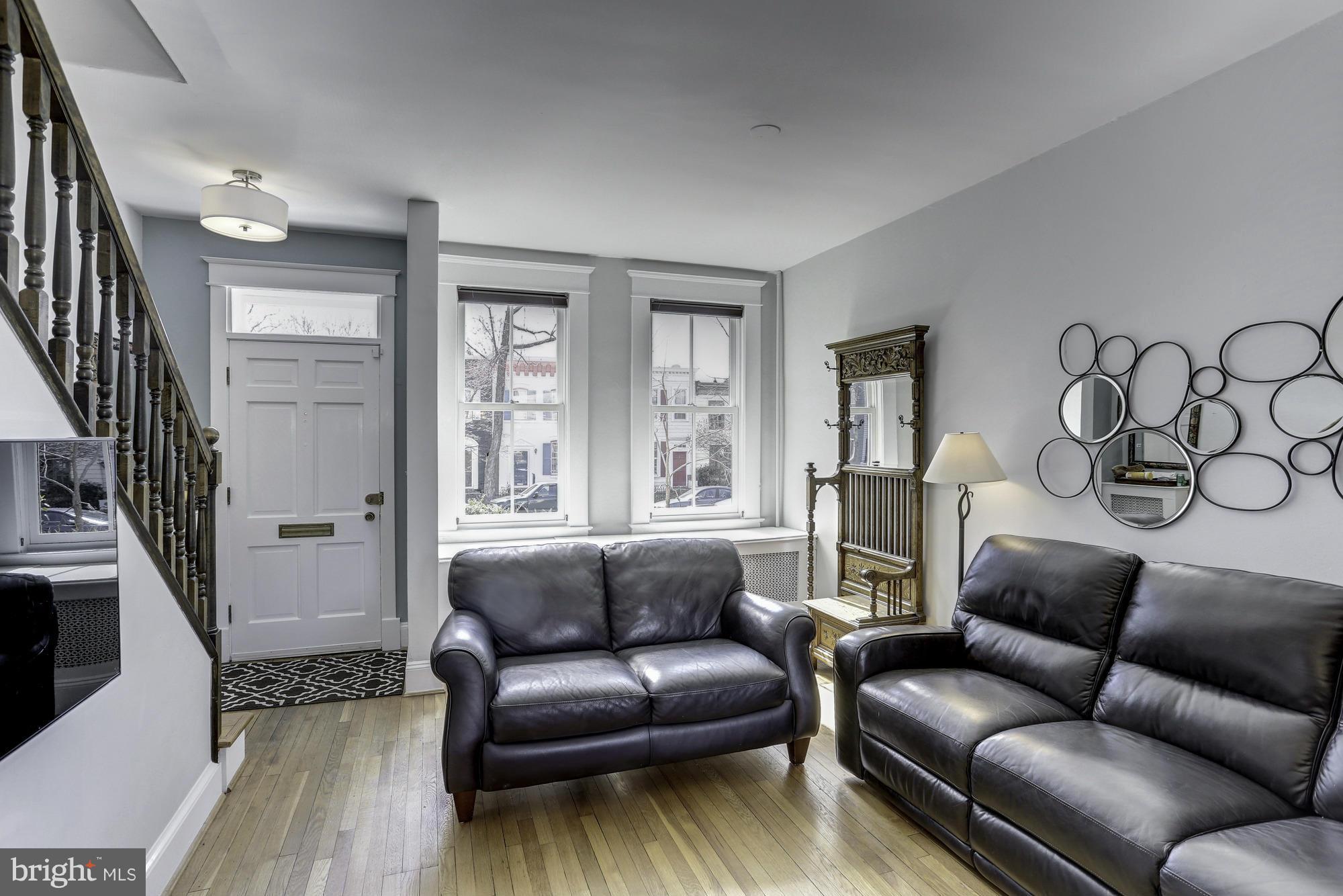 912 G Street Southeast Washington, DC 20003 - Photo 4 of 28 Living Room