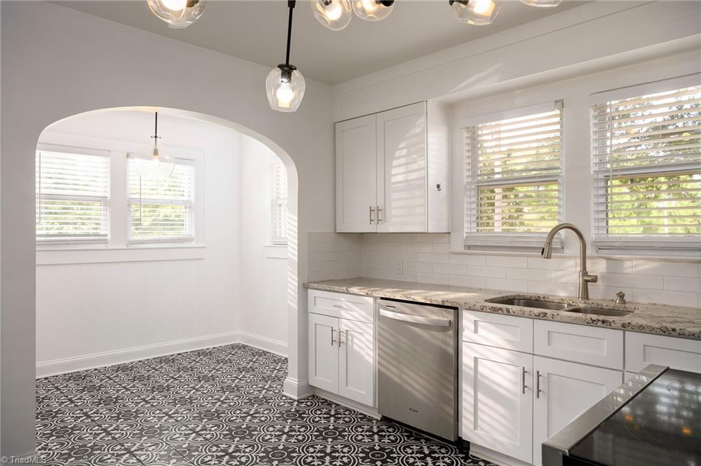 500 Midway School Road Lexington, NC 27295 - Photo 12 of 36 Breakfast nook
