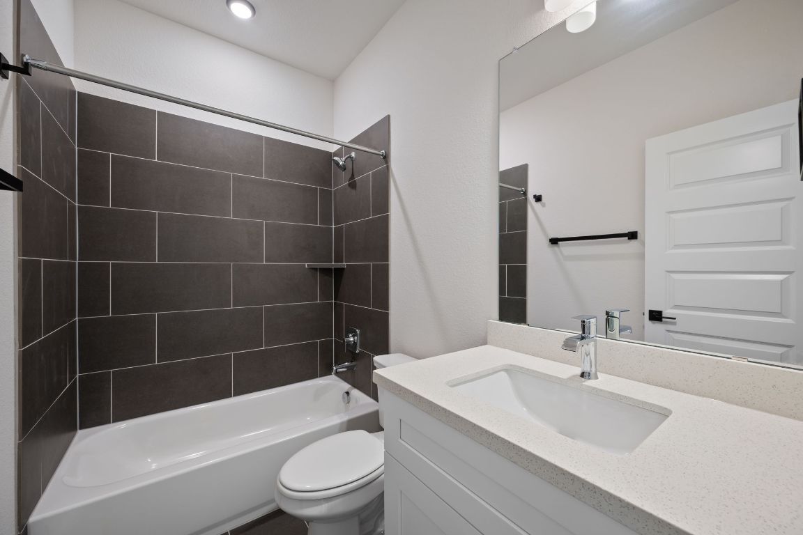 2600 Gattis School Road, Unit 1202 Round Rock, TX 78664 - Photo 17 of 24 Full bath featuring washtub / shower combination and vanity