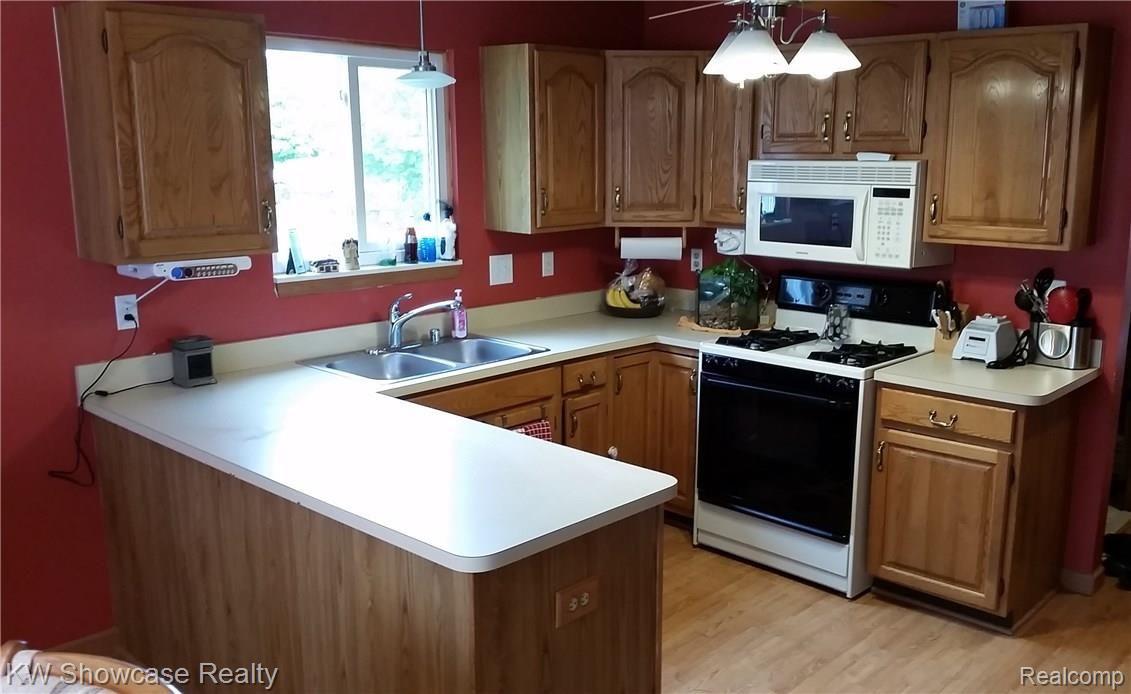 1031 Millbrook Road Canton, MI 48188 - Photo 14 of 26 Kitchen B.jpg
