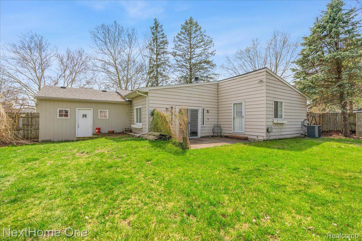 742 Glenwyth Road Brighton, MI 48116 - Photo 16 of 42 Gallery Image 16