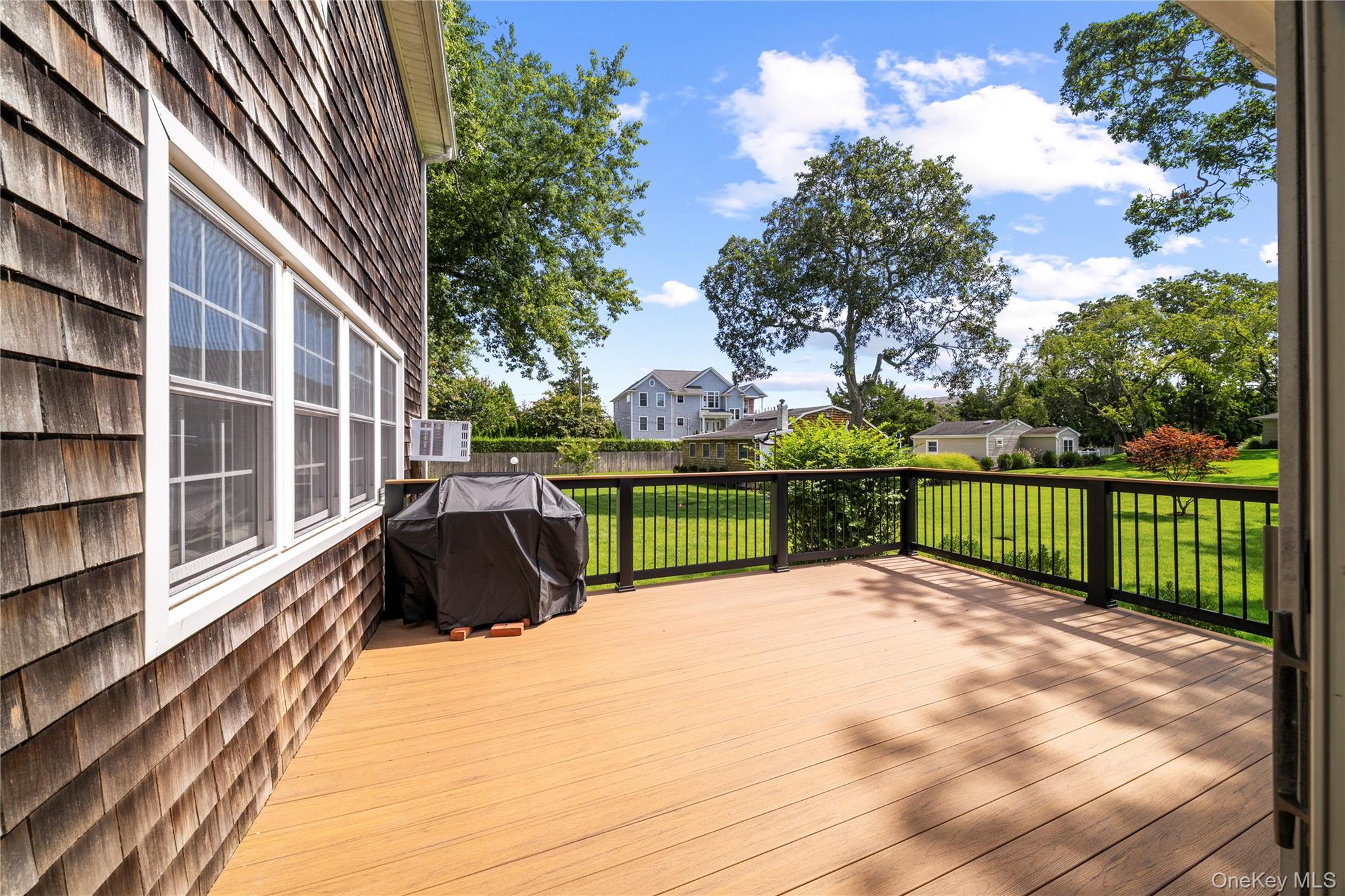 70 Middle Pond Road, Unit 22 Southampton, NY 11968 - Photo 23 of 32 Gallery Image 23