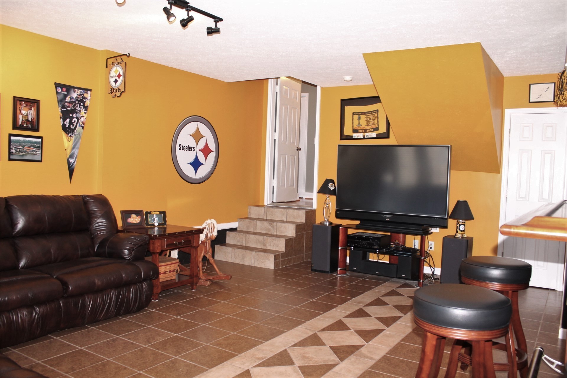 608 Fowler Ford Road Portland, TN 37148 - Photo 24 of 50 a living room with couch and a flat screen tv
