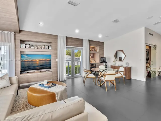 $27,000 | 307 Holiday Drive, Hallandale Beach, FL 33009