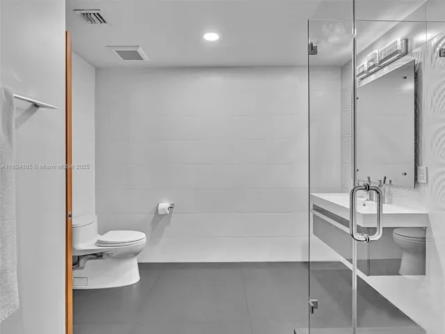 $27,000 | 307 Holiday Drive, Hallandale Beach, FL 33009